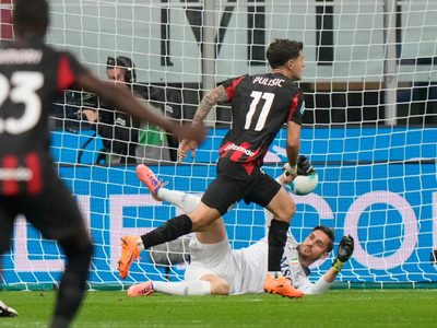 Milan gana 2-1 al Napoli y comparte el liderato de la Serie A con los napolitanos y la Roma
