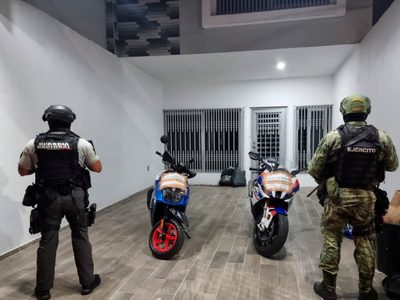 Decomisan en Jalisco dos inmuebles, 21.6 millones de pesos, 50 mil dólares, armas, drogas...