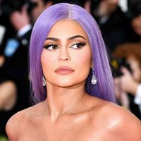 ¡OMG! Kylie Jenner cediendo al calor es la imagen más candente que verás hoy. ¡Un fuego!