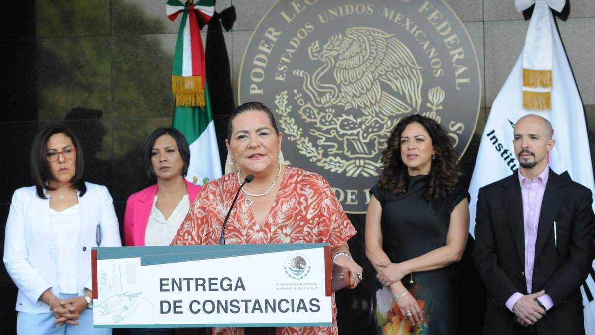 Entrega de constancias a futuros diputados