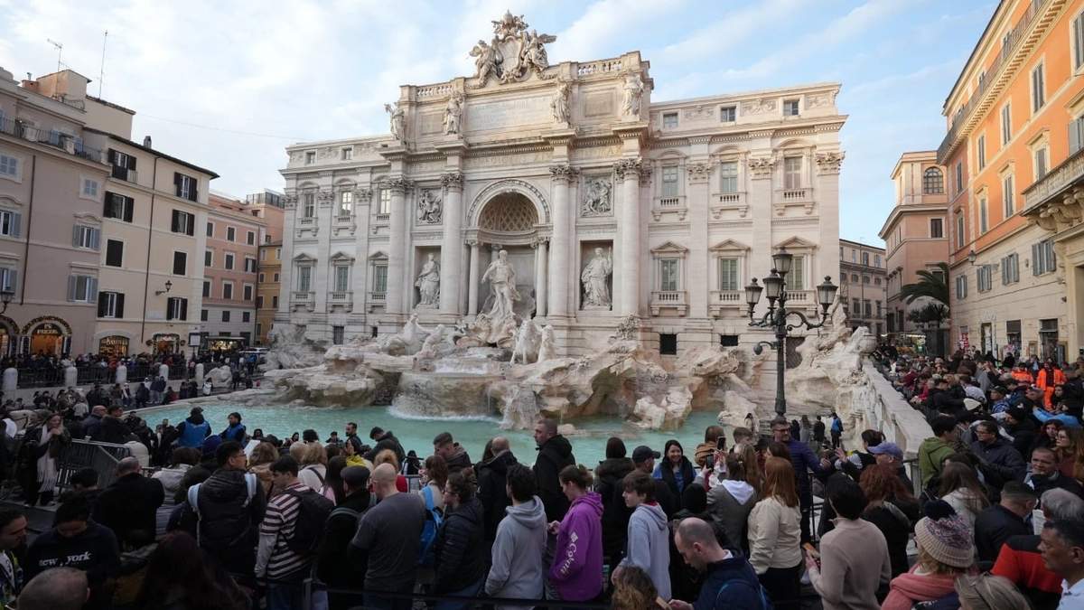 Visitar la Fontana de Trevi en Roma dejará de ser gratis y costará 2 euros a partir de febrero