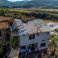 Suman casi 40 las víctimas del ciclón extra tropical que azota el sur de Brasil