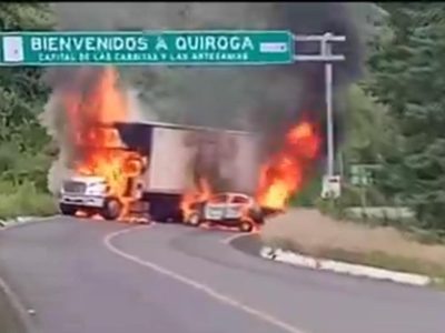Balaceras, bloqueos y quemas de autos azotan a Michoacán (Video)