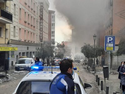 Madrid: un edificio destrozado tras una fuerte explosión en la calle Toledo