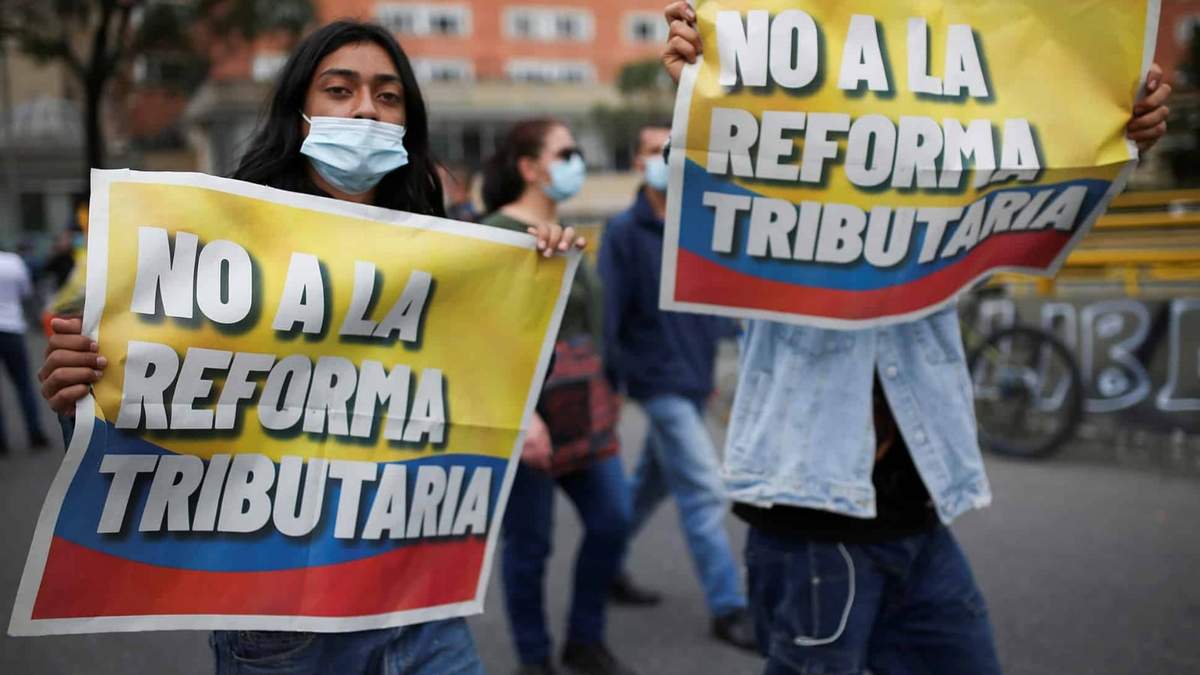 Colombianos protestan en Bogotá contra la Reforma Tributaria. Fuente: (Twitter)