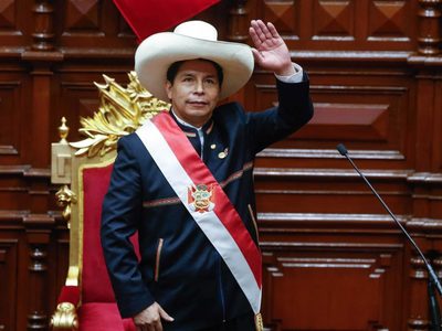 Perú insiste en la nueva Constitución: Gobierno recolecta firmas para aprobar el referendo