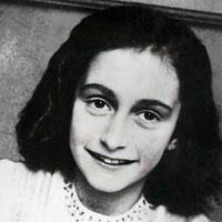 “Un espectáculo aberrante”: aumentan las críticas por el uso de la imagen de Ana Frank en ShowMatch