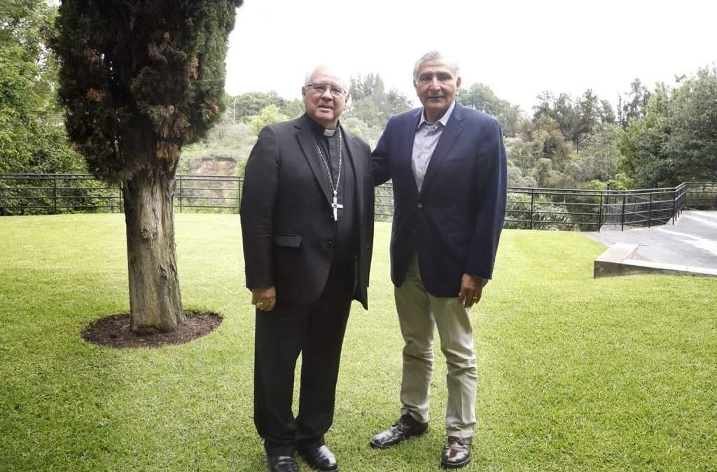 Adán Augusto López con el arzobispo de Guadalajara, el cardenal José Francisco Robles Ortega