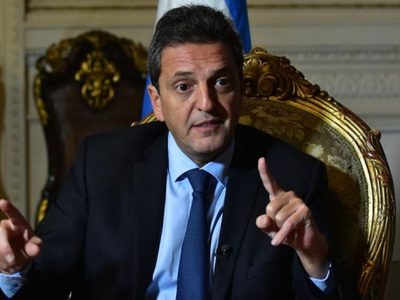 Los tres proyectos de Massa: suba del impuesto a las Ganancias, moratorias y jubilación anticipada