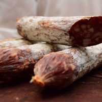 Embutidos con carne de llama, propuesta que apunta a la economía regional