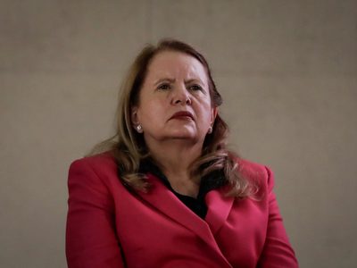 Ministra Loretta Ortiz pide licencia temporal por "motivos de salud"