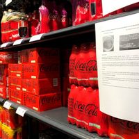 Coca-Cola retira bebidas por posible riesgo químico