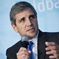 La UIA le presenta a Luis Caputo un plan para reactivar la economía en medio de caída industrial