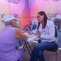 DIF Tamaulipas acerca servicios a familias de Casas con la brigada “Transformando Familias”