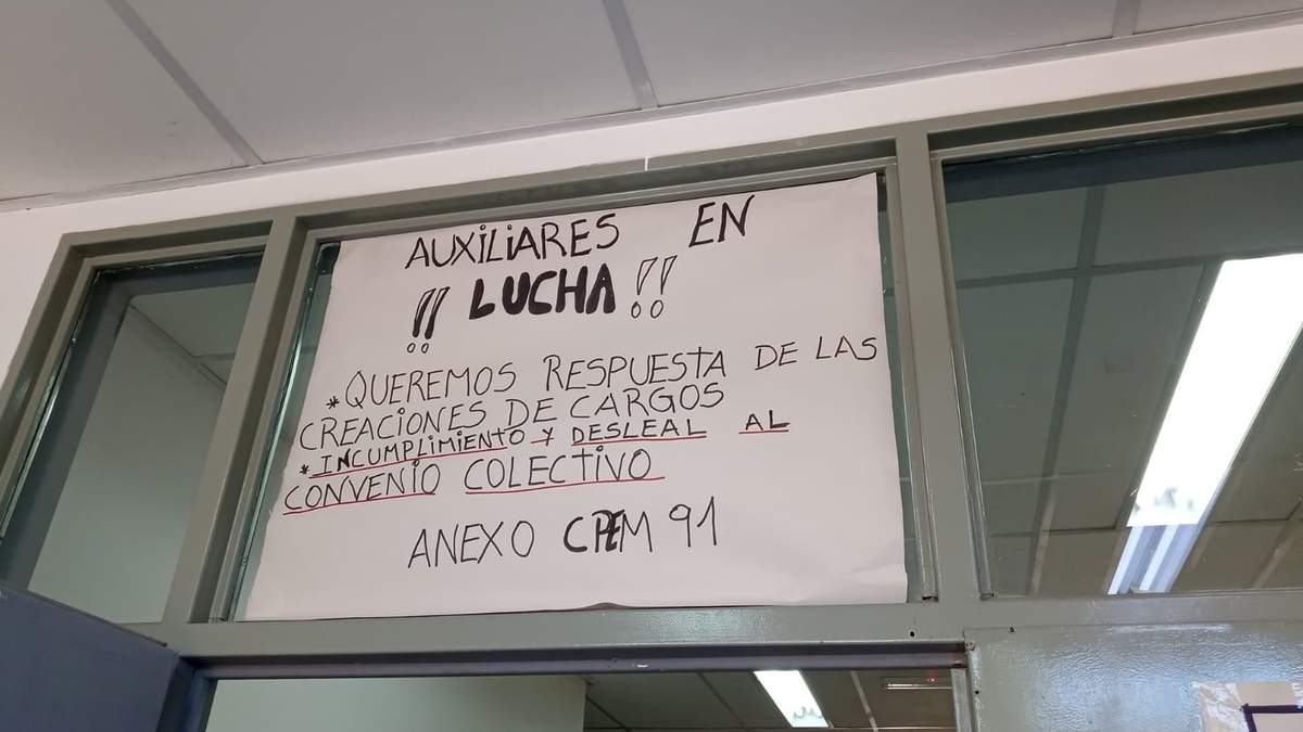 Cartel en el CPEM 91. Fuente: (Facebook)