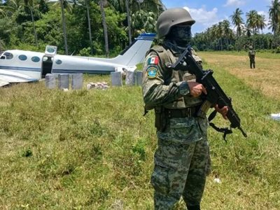 La Sedena asegura avioneta con 462 kg de cocaína en Mapastepec, Chiapas
