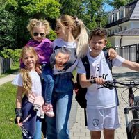 "¿Por qué me hacen esto?": las divertidas travesuras de los hijos de Evangelina Anderson en la playa