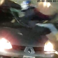 Conductor alcoholizado atropelló a un motociclista, quiso huir y terminó incrustado contra un árbol