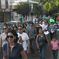 Colimenses toman calles de la capital y liberan caseta por gasolinazo