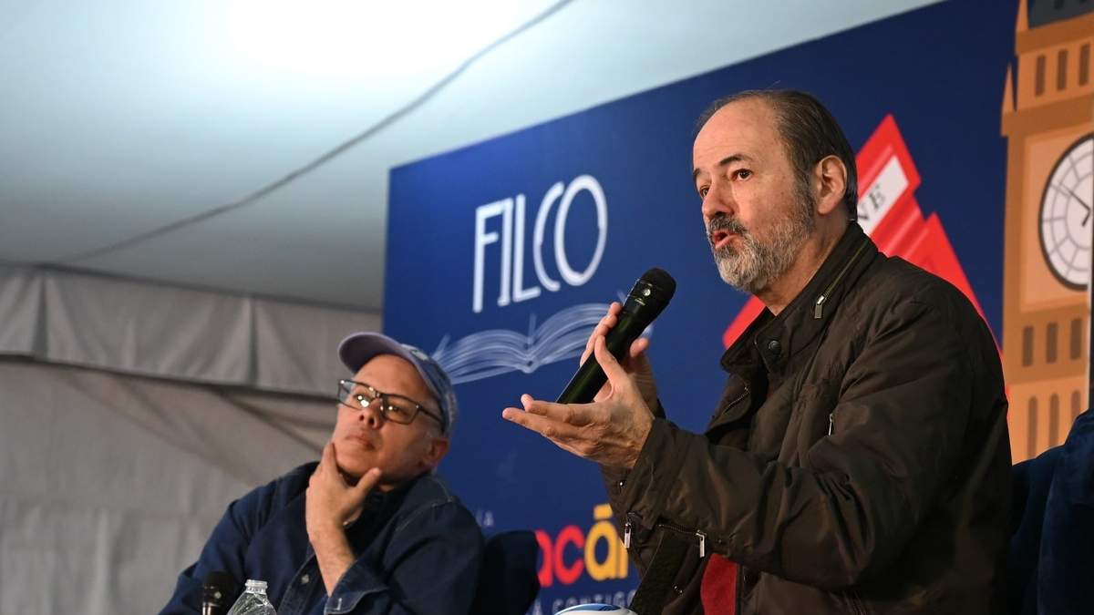 Fernando Segura Millán Trejo y Juan Villoro en la Feria Internacional del Libro en Coyoacán (FILCo)