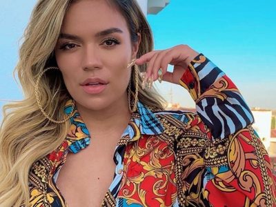 ¿Cómo se atreve? ¡Sin pudor! Karol G dejó ver su despampanante prenda a la vista de todos