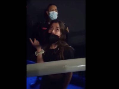 #LadyCinépolis agrede al empleado de una sala que le pidió bajar los pies del asiento delantero