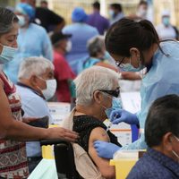 Cómo y qué vacunas se utilizarán como dosis de refuerzo en Chile