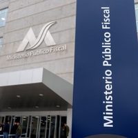 Detuvieron a la madre del alumno que había llevado una réplica de arma a la escuela