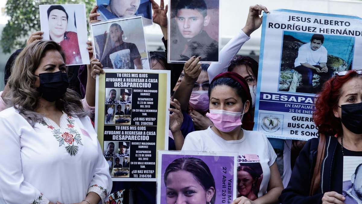 Colectivos y familiares de desaparecidos acudieron a un foro en el Senado el 20 de abril