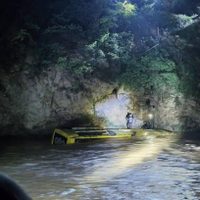 Tragedia en la montaña de Guerrero: un autobús cae al río y mueren ocho personas