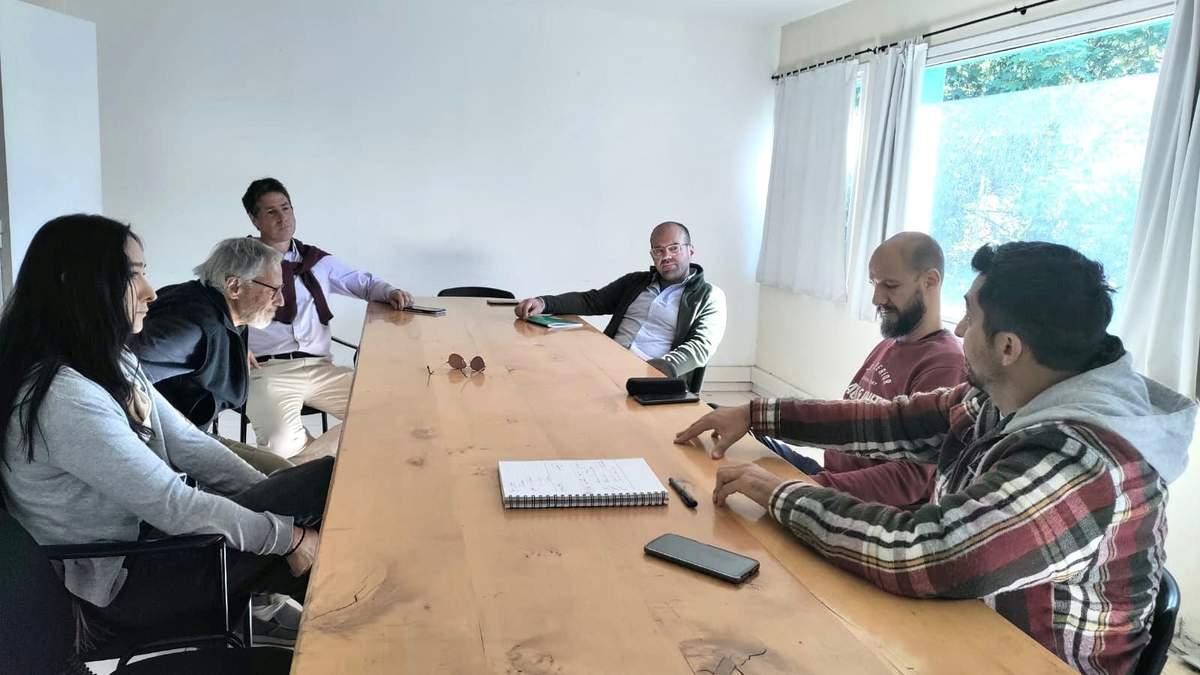 Reunión entre el hospital, vecinos, organizaciones y funcionarios municipales por la Central de Emergencias. Fuente: (Municipio de San Martin)