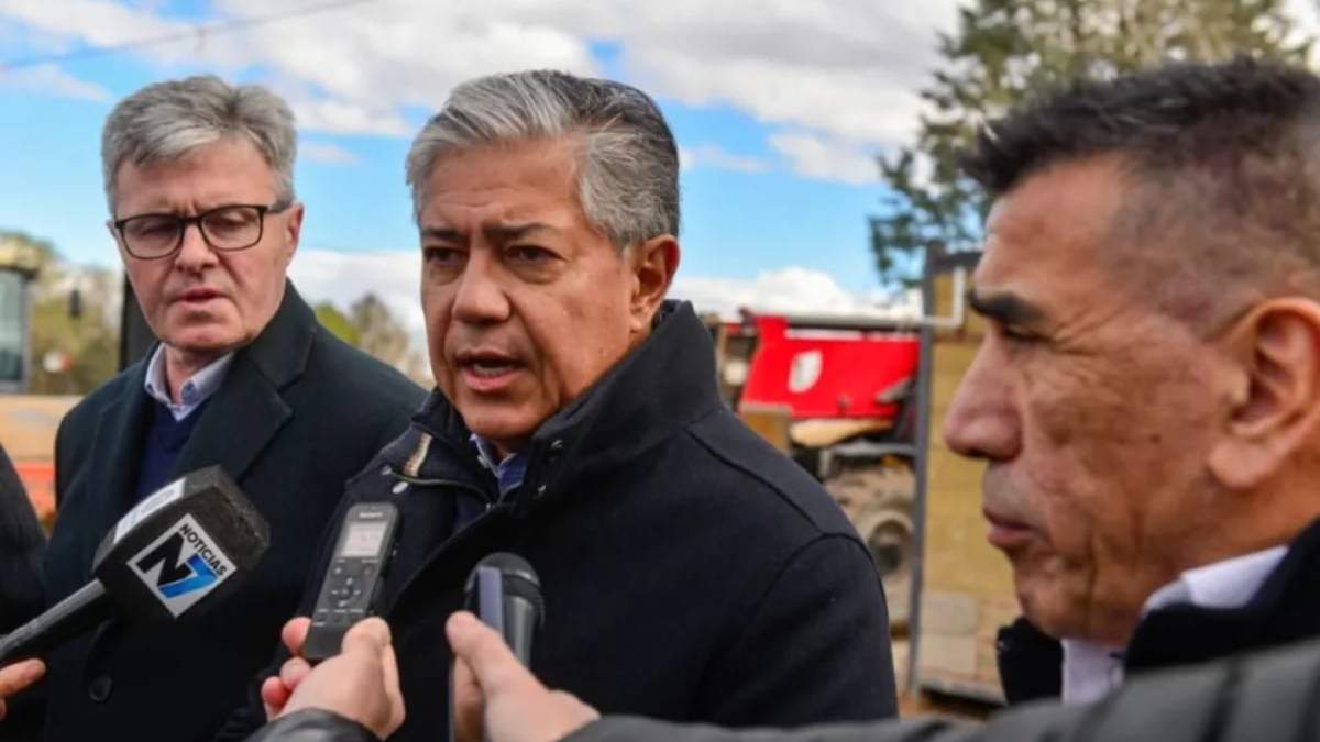 El gobernador Rolando Figueroa y el intendente de Cutral Co, Ramon Rioseco, en el anuncio sobre el IFD 14. Fuente: (Neuquén Informa)
