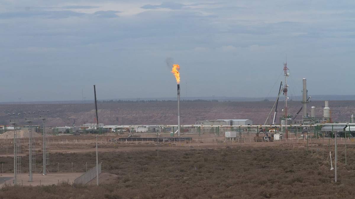 El venteo de gas es uno de los principales generadores de carbono. Fuente: (Emiliano Ortiz)