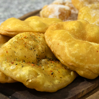 Ganale al frío con estas tortas fritas saladas de queso, crocantes por fuera y tiernas por dentro que son un 10
