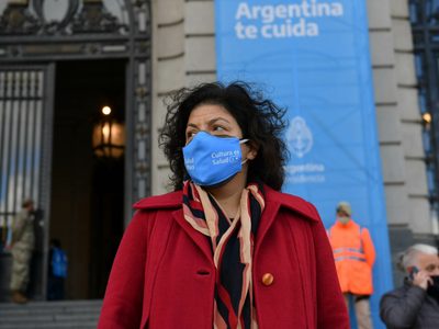 Según Carla Vizzotti, cuándo volvería el público a las canchas