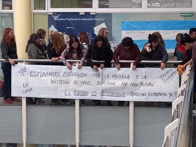 Centenario: Estudiantes y profesores del IFD 9 fueron al CPE y no los recibieron