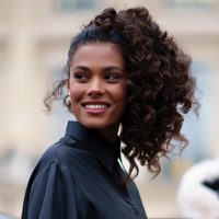 En 5 minutos y sin gastar un peso: prepará la mascarilla mágica que deja tu cabello rizado y sin nada de frizz