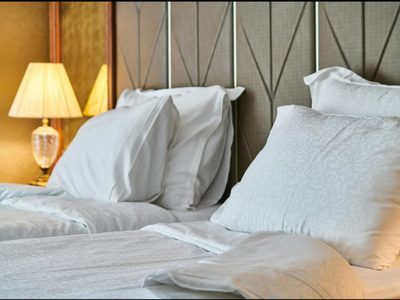 Decoración de dormitorios: ideas y consejos para transformar la pared del cabecero de la cama con estilo