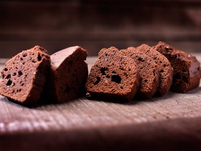 Si te sobran lentejas cocidas, prepará este budín de chocolate para la merienda, súper delicioso y sin harinas