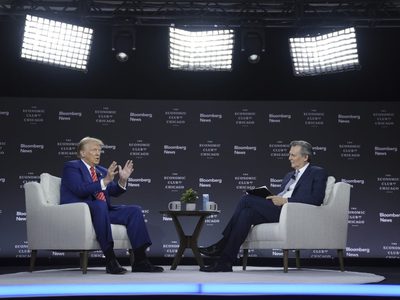 Trump aprovecha entrevista sobre economía para promocionar aranceles y repasar sus temas favoritos