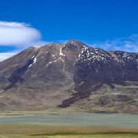 Descubrí el volcán Tromen: caminatas guiadas entre historia ancestral y paisajes únicos