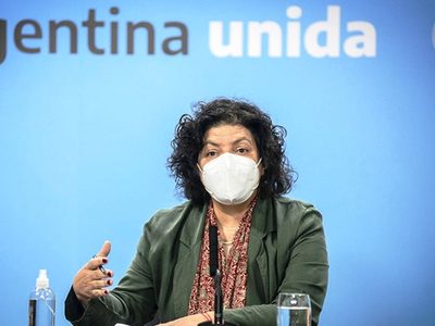 Carla Vizzotti aprobó la vacunación en personas gestantes sin factores de riesgo