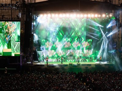 Más de 140 mil personas cantaron con Los Tigres del Norte en el Zócalo