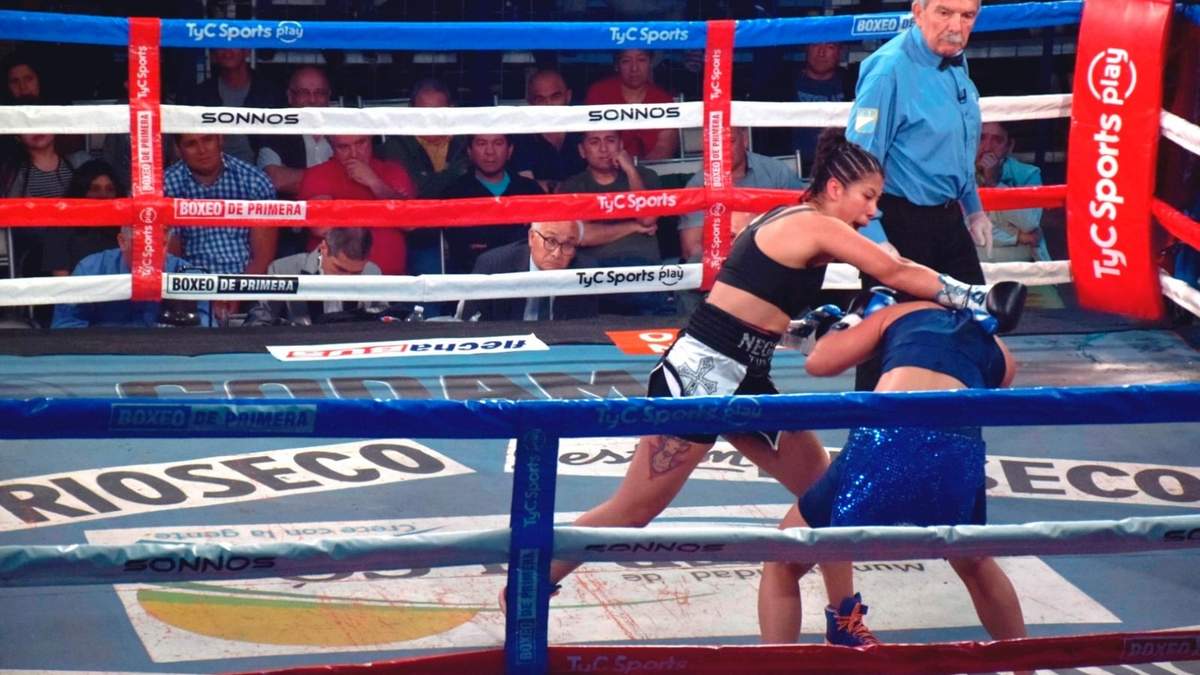 El árbitro dirigió las peleas en Cutral Co. Fuente: (Facebook)