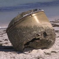Este misterioso objeto aparecido en la costa australiana podría ser basura espacial