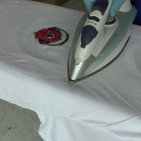 Hacé tu propio estampado casero en tus remeras con esta técnica fácil y efectiva para renovar tu guardarropas