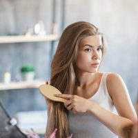 Mejor que una keratina y sin usar la planchita: alisá tu cabello en minutos con ingrediente que tenés en casa