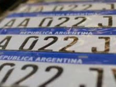 Faltan patentes en todo el país y piden respuestas
