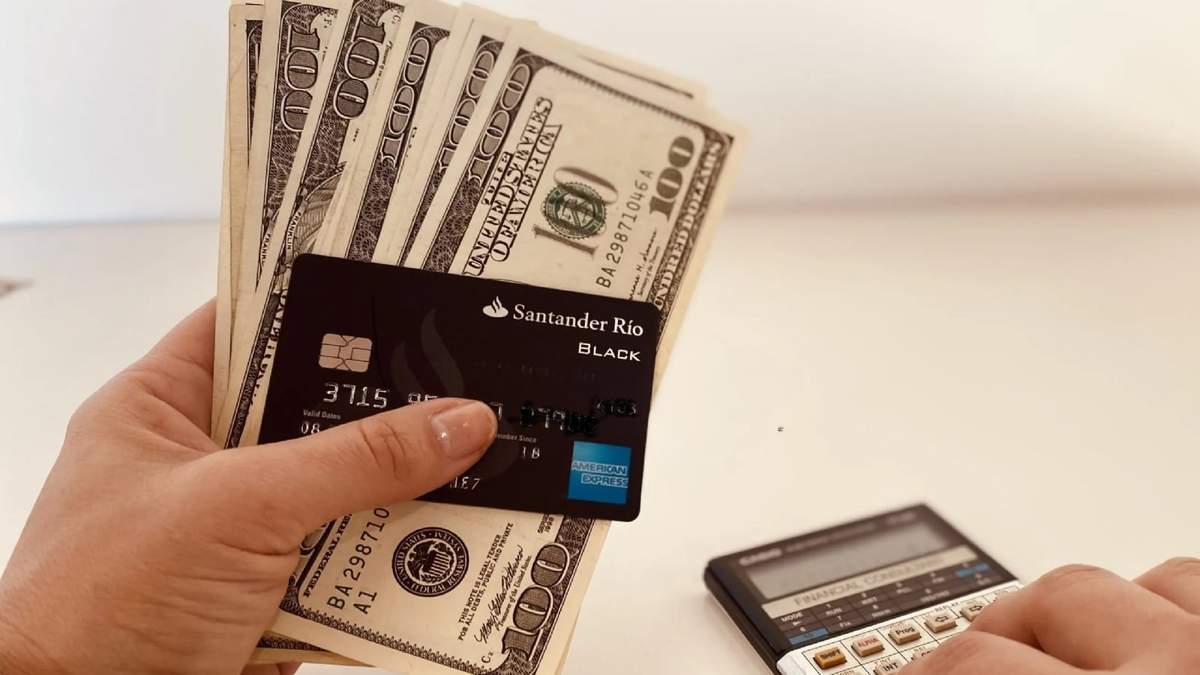 El dólar tarjeta cotiza a un menor costo. Fuente: (X)