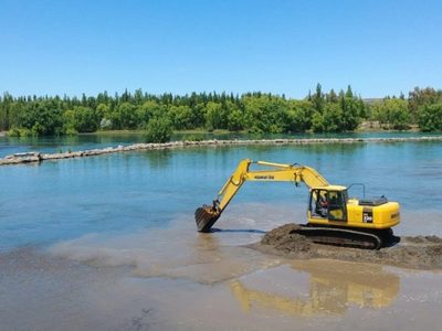 La Subsecretaría de Recursos Hídricos avanza en el mantenimiento del río Limay